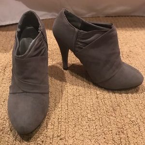 Grey wrap heeled booties